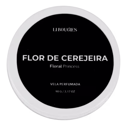 Vela perfumada LIBOUGIES, com o nome "FLOR DE CEREJEIRA" impresso em letras brancas sobre um fundo preto. A embalagem é circular, com um anel branco ao redor. A vela possui 90g.