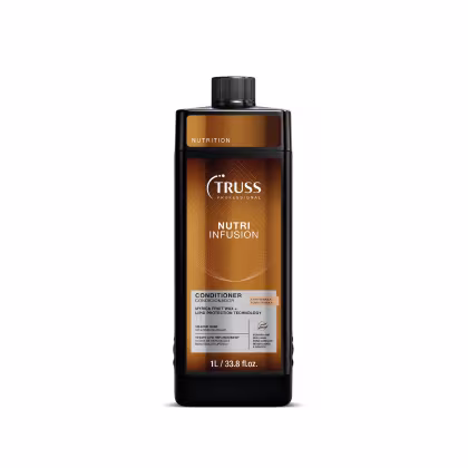 Frasco de condicionador da linha Nutri Infusion da marca Truss Professional, com embalagem preta e laranja, contendo 1 litro do produto. O rótulo exibe o nome da linha e a tecnologia de proteção lipídica com cera de fruta Murici.