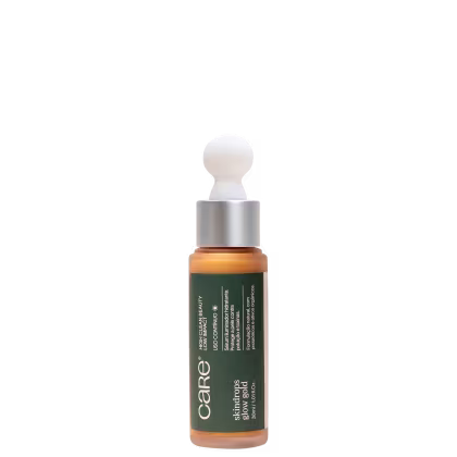 A imagem mostra o sérum facial iluminador em uma embalagem transparente com rótulo verde.