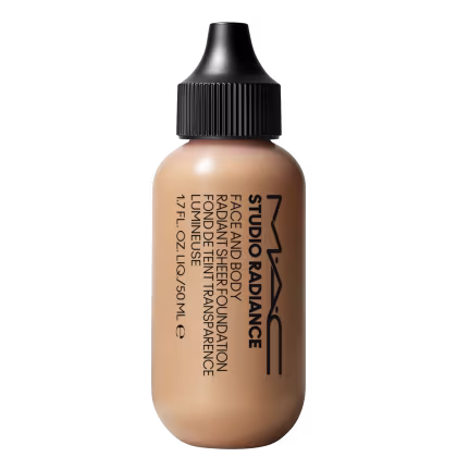 Imagem do produto M·A·C Studio Radiance Face and Body Radiant Sheer Foundation C2 - Base Líquida 50ml