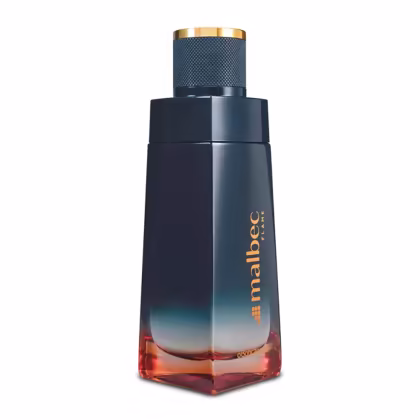 A imagem mostra um frasco do desodorante colônia Malbec Flame. O frasco tem um design moderno e elegante, com um corpo cilíndrico em tons de azul escuro que se degrada para um tom avermelhado na base. A tampa é dourada e possui detalhes texturizados.