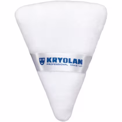 Esponja de maquiagem triangular de cor branca. Embalagem plástica transparente em formato cônico. Rótulo azul na parte inferior com o logotipo e nome "Kryolan Professional Make-up" em letras brancas.