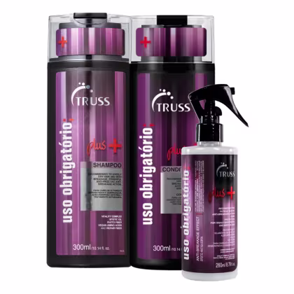 A imagem mostra o Kit da marca TRUSS, linha Uso Obrigatório Plus contendo um shampoo, um condicionador e um spray de tratamento.