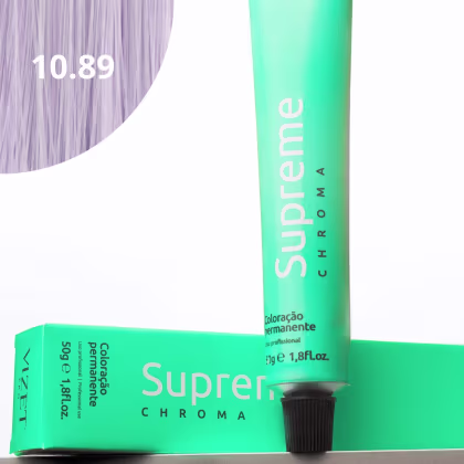 A imagem mostra a embalagem em tubo plástico verde claro com o nome da marca e produto impresso. Caixa retangular verde com detalhes do produto, incluindo a cor e o volume de 50g. No canto superior há uma pequena mecha com o tom da coloração.