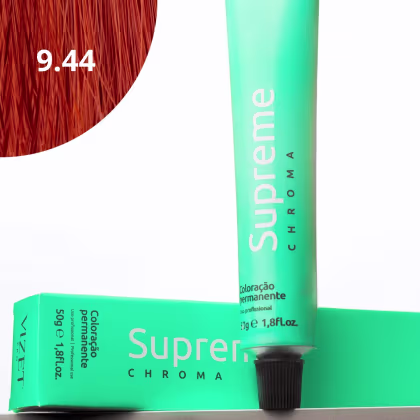 A imagem mostra a embalagem em tubo plástico verde claro com o nome da marca e produto impresso. Caixa retangular verde com detalhes do produto, incluindo a cor e o volume de 50g. No canto superior há uma pequena mecha com o tom da coloração.