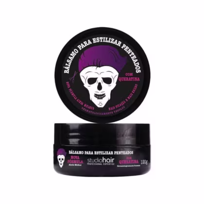 Bálsamo para estilizar penteados com queratina, em embalagem preta e roxa, com logotipo de caveira e texto em português, da marca Studio Hair.