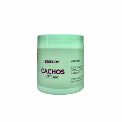Máscara capilar Essendy, com o nome "Cachos Vegan" impresso no rótulo. A embalagem é um recipiente cilíndrico de cor verde clara, com uma tampa na parte superior. O rótulo também indica que o produto é 100% vegano e contém ativos naturais.