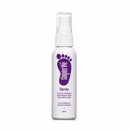 Spray para os cuidados das unhas e pele das mãos e pés. Embalagem plástica transparente com spray de bomba. Rótulo branco com logotipo roxo em forma de pegada. Texto em português indicando que contém colágeno e queratina vegetal. Volume de 50ml.