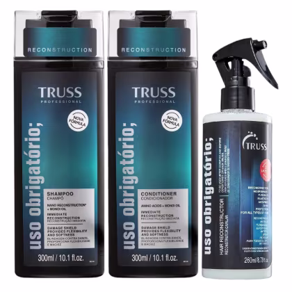 Um frasco de shampoo e um de condicionador da marca Truss Professional e um frasco de spray da mesma marca em embalagem preta. Os produtos apresentam informações sobre sua fórmula e propriedades de reconstrução e proteção.