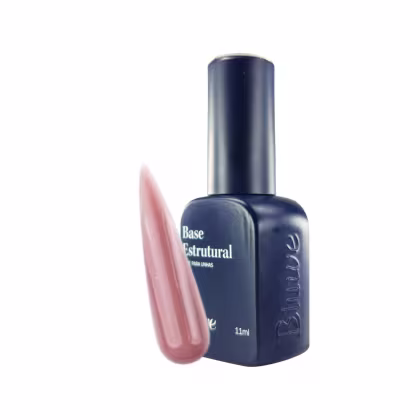 A imagem mostra a Base Estrutural da marca Bluwe, em frasco azul marinho com tampa protetora. Rótulo indicando "Base Estrutural" e volume de 11ml.. Ao lado, uma amostra do produto em tom bege rosado.