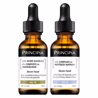 Dois frascos de soro facial da marca Principia, com rótulos pretos e detalhes em laranja. O primeiro é o soro AG-10 com ácido glicólico e aminoácidos, enquanto o segundo é o soro PM-10 com complexo de peptídeos matrixyl, ambos com 30ml.