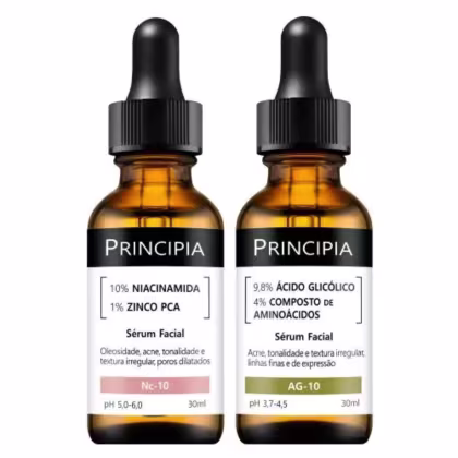 Dois frascos de soro facial da marca Principia, um com rótulo "Nc-10" e outro com rótulo "AG-10", contendo informações sobre os ingredientes e propriedades dos produtos, como niacinamida, ácido glicólico e aminoácidos.