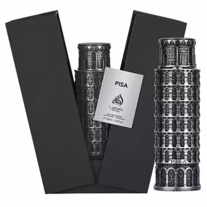 Lattafa Perfumes apresenta o perfume Pisa em embalagem preta com detalhes em relevo, contendo um frasco de perfume com rótulo branco e uma caixa preta.