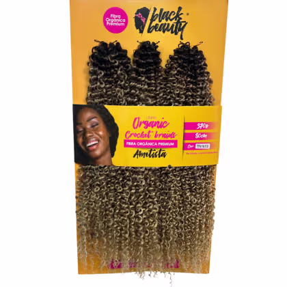 Extensões de cabelo cacheado da marca Black Beauty.. O produto é composto por mechas de cabelo cacheado e volumoso, na cor loiro. O rótulo também indica que se trata de uma extensão de cabelo orgânica.