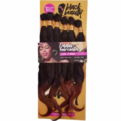 Conjunto de extensões de cabelo da marca Black Beauty. A embalagem exibe uma imagem de uma mulher negra com cabelos escuros e longos, e o texto "Black Beauty" e "Ondas marcantes" indicam que se trata de extensões de cabelo ondulado.