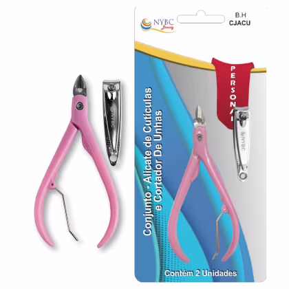 Conjunto de duas ferramentas de manicure da marca NYBC Beauty. Elas incluem um cortador de unhas e um alicate de cutículas, ambos com design em cor rosa. A embalagem exibe o logotipo da marca e informações sobre o produto em um fundo azul.