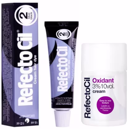 Caixa e tubo de creme colorante RefectoCil na cor preta e branca. O tubo contém o texto "RefectoCil Oxidant 3% 10vol. cream" e a caixa apresenta o texto "RefectoCil 2 black".