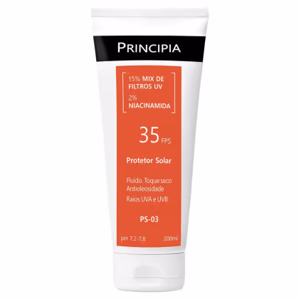 Protetor solar Principia com FPS 35, contendo 15% de filtros UV e 2% de niacinamida, em embalagem branca e laranja com informações sobre o produto.