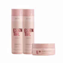 Shampoo, Condicionador e Máscara Braé Essential, todos em embalagens rosadas com detalhes em vermelho e branco, exibindo o nome da linha "Essential".