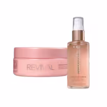 Dois produtos de cuidados com os cabelos da marca Braé. Um é um frasco de vidro transparente com um líquido dourado e uma tampa branca, o óleo capilar. O outro produto é um pote rosa com a palavra "Revival" impressa na frente, a máscara capilar.