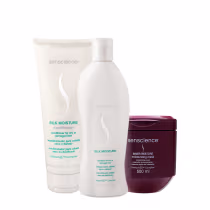 Produtos Senscience: Condicionador Silk Moisture, Shampoo Silk Moisture e Máscara Inner Restore em embalagens brancas e vermelhas, com rótulos indicando os nomes e propriedades dos produtos.
