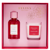 Uma caixa com 2 produtos: um frasco de perfume rosa e ao lado uma vela em pote de vidro transparente. A caixa tem diferentes tons de vermelho e rosa com detalhes florais dourados estampados.