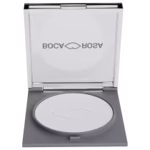 A imagem mostra o pó translucido da marca Boca Rosa, na cor Cocada.