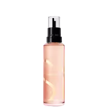 Perfume Si Giorgio Armani. O frasco é transparente e contém um líquido de cor pêssego claro. Possui um acionador preto na parte superior para borrifar o produto. O nome da marca "Giorgio Armani" está impresso na parte frontal do frasco de forma elegante.