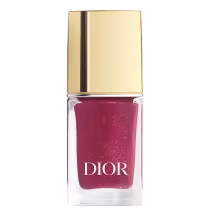 Frasco de vidro transparente com a tampa dourada.