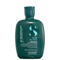 Frasco plástico verde escuro com formato arredondado e gargalo estreito. Rótulo com o nome do produto em letras brancas, juntamente com a descrição. Também indica o volume de 250ml/8.45fl.oz