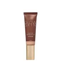 Tubo de maquiagem Glow Skin da marca Océane, com 30ml de volume, em embalagem marrom e dourada, com o nome da marca e da linha "Nadia Tambasco" impressos.