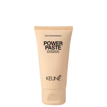 A imagem mostra  a Pasta Modeladora Power Paste da marca Keune, com embalagem tubular na cor bege e texto indicando que é uma pasta para modelar e dar fixação forte aos cabelos.