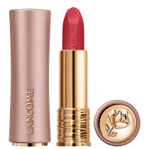 Produto de beleza Lancôme com embalagem dourada e rosa, contendo um batom vermelho com acabamento fosco e uma caixa redonda com logotipo da marca.