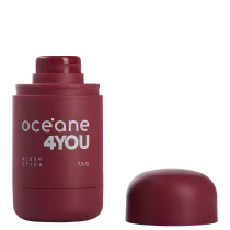 Blush stick da marca Oceane 4you, em embalagem vermelha com texto em branco, com formato cilíndrico e tampa protetora.