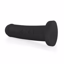 Plug anal preto com formato curvo e textura marcada, projetado para proporcionar prazer e estimulação. Produto da marca Aine, com design discreto e minimalista.