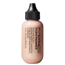 Imagem do produto M·A·C Studio Radiance Face and Body Radiant Sheer Foundation W1 - Base Líquida 50ml