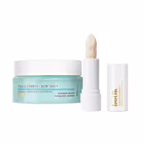 A imagem mostra Kit Botik da marca o Boticário com Gel Hidratante Antissinais Ácido Poliglutâmico 50g + Balm Labial Ácido Hialurônico 3,2g