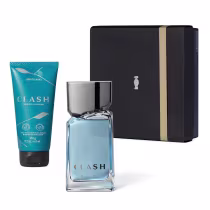 Kit de produtos Clash, incluindo um frasco de fragrância azul e uma embalagem preta com detalhes em bege, além de um tubo de creme pré e pós-barba na cor azul.