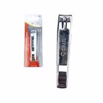 Cortador de unha da marca NYBC Beauty. Ele possui um design metálico com acabamento preto fosco. O cortador de unha é compacto e possui uma lâmina afiada para cortar e aparar as unhas de maneira eficiente.