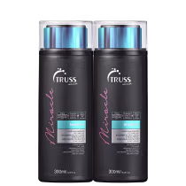 A imagem mostra dois frascos de shampoo da marca Truss. Os frascos são pretos e apresentam detalhes em rosa e um brilho metálico azul na parte superior transparente.