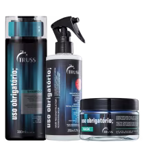 Shampoo, tratamento reconstrutor e máscara capilar da linha Uso Obrigatório, da marca Truss. São embalagens com tons de preto, azul escuro e branco.