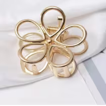 Imagem do produto Presilha Piranha de Metal Dourada Vazada Flor