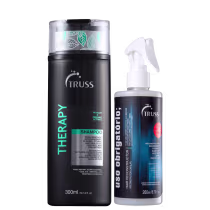 A imagem mostra dois produtos da marca Truss para cuidados capilares. O primeiro é um shampoo chamado "Therapy", para controle da caspa e queda. O segundo é o "Uso Obrigatório", com função de nutrir, reconstruir e adicionar elasticidade aos fios.