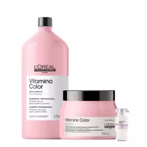 Trio Vitamino Color (L’Oréal Professionnel): shampoo (1,5l), tratamento condicionante (500g) - ambos em embalagens rosa - e uma ampola em frasco menor transparente. Todos exibem o logo e nome da marca.