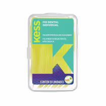 Embalagem plástica transparente contendo 50 unidades de fio dental individual da marca Kess, com rótulo em verde e amarelo destacando a maior firmeza no manuseio e resistência do filamento, que não desfia.