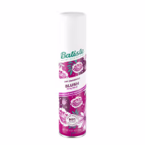 Shampoo seco da marca Batiste, com o nome "Blush" impresso no rótulo. O texto no rótulo indica que o produto é um shampoo seco que refresca os cabelos sem a necessidade de lavá-los.