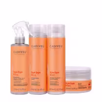 São quatro itens da linha "Bye Bye Frizz": dois frascos de shampoo e condicionador 250ml, um frasco de selagem gradativa 200ml, e uma embalagem de máscara de 200ml. Todos têm embalagens plásticas transparentes com tampas brancas e rótulos laranjas.