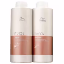 Dois frascos brancos da linha Fusion da Wella Professionals, um de shampoo e outro de condicionador, com rótulos em tons de laranja. Os frascos possuem 1 litro de capacidade cada.
