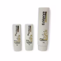 A imagem mostra três produtos da marca Eclépcya. São três tubos cilíndricos de plástico branco, sendo um maior e dois menores. O maior é um sérum sobrancelha de 10g, enquanto os dois menores são um brow alinhador de 4g e um brow neutralize de 4g.
