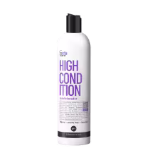 Condicionador High Condition da marca Curly Care. Embalagem plástica branca cilíndrica com tampa preta. Rótulo frontal com o nome do produto em letras grandes na cor roxa e a descrição "condicionador" abaixo.